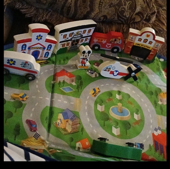 ❤️ FINAL REDUCTION  Mickey Mouse Deluxe Wooden Block Vehicles With Play Mat - Picture 1 of 8